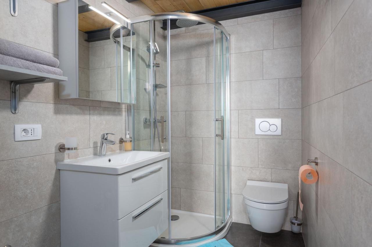 Gallery Apartment In Skrbčići Kültér fotó
