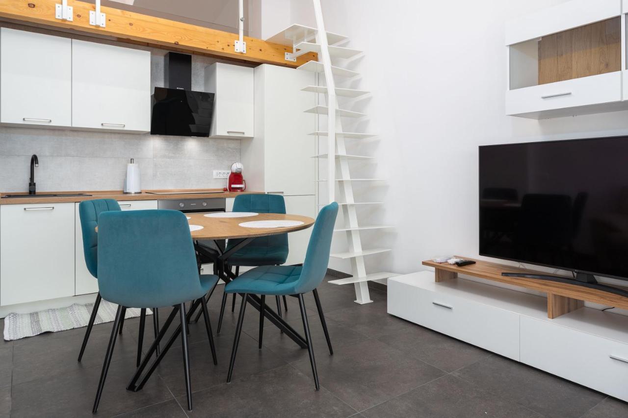 Gallery Apartment In Skrbčići Kültér fotó